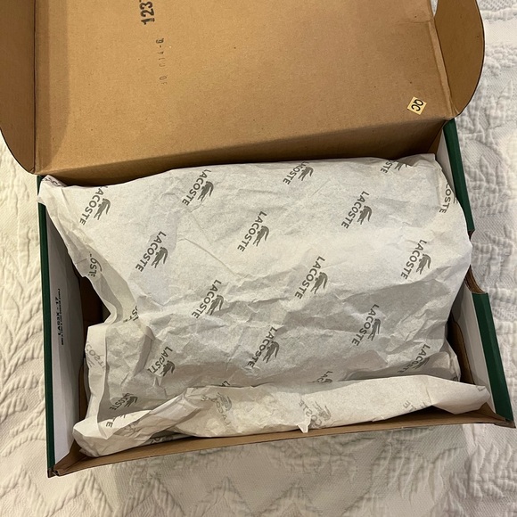 New with tags. Lacoste sneaker Velcro size 2 boy - Picture 7 of 7